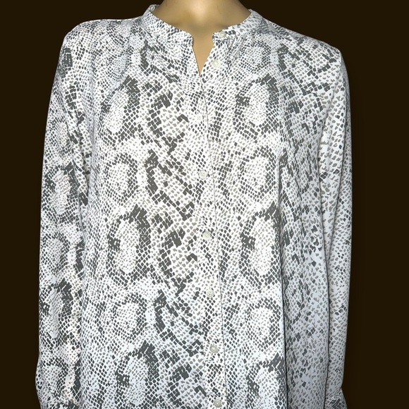 J Crew women's Snakeskin Print button-up Blouse size M - Picture 6 of 10